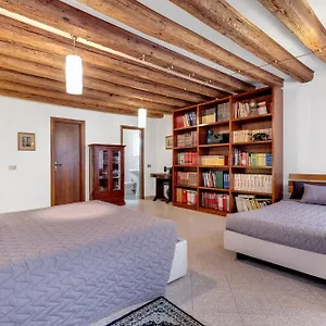 ca-serenissima.hotelinveneto.com/